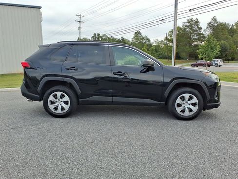 Used 2021 Toyota RAV4 LE AWD/4WD image 3