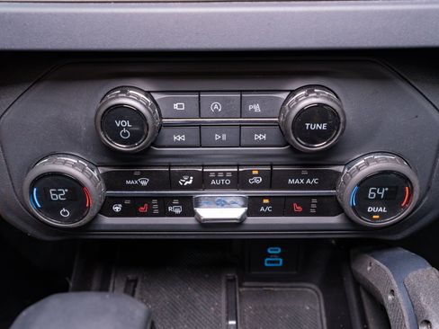 Used 2025 Ford Bronco Outer Banks w/ Sasquatch Package AWD/4WD image 21