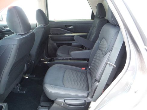 Used 2022 Nissan Pathfinder SV w/ SV Premium Package image 31