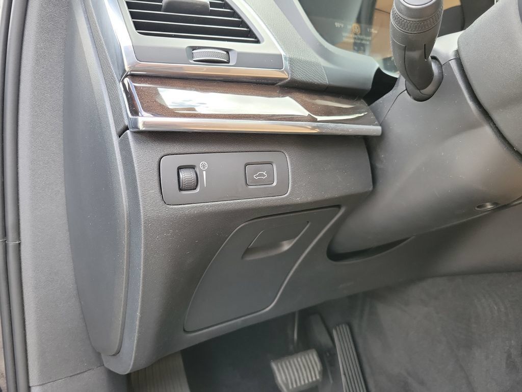 Used 2019 Volvo XC90 T6 Momentum w/ Protection Package Premier AWD/4WD image 22
