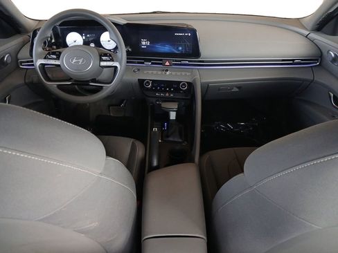 Used 2024 Hyundai Elantra SEL FWD image 10