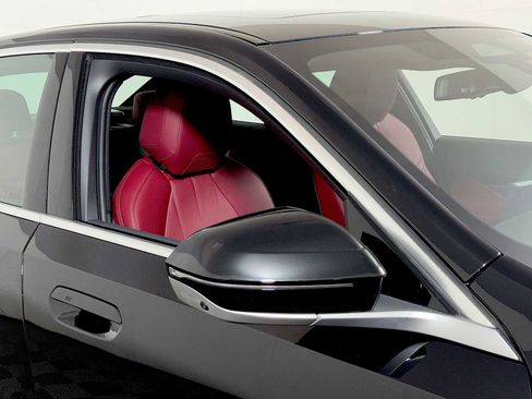 Used 2026 BMW 530i xDrive w/ Premium Package image 31