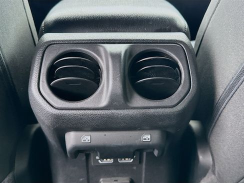 Used 2023 Jeep Wrangler Unlimited w/ Sun & Screen Package image 18