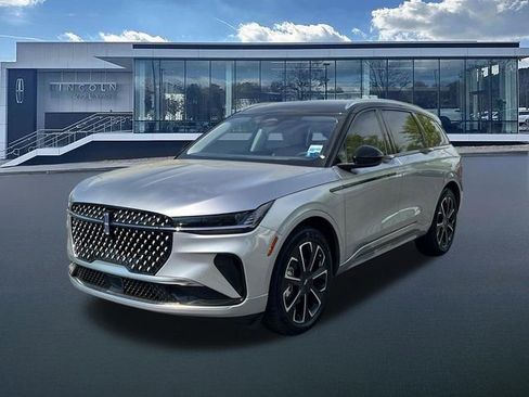 New 2026 Lincoln Nautilus Reserve image 3