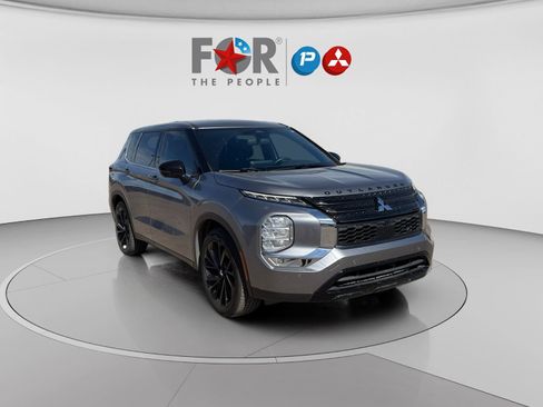 Used 2023 Mitsubishi Outlander SE Black Edition image 8