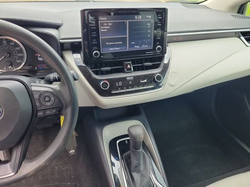 Used 2022 Toyota Corolla LE FWD image 19