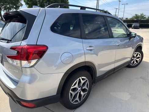 Used 2023 Subaru Forester Premium AWD/4WD image 3