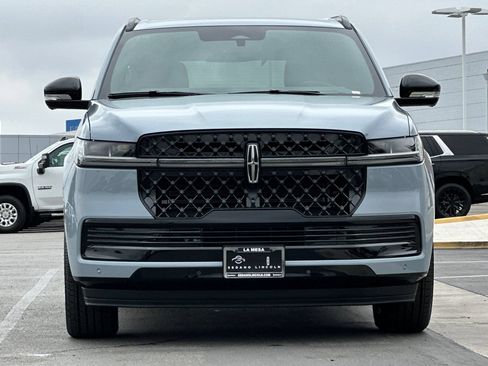New 2026 Lincoln Navigator Reserve w/ Jet Appearance Package AWD/4WD image 8