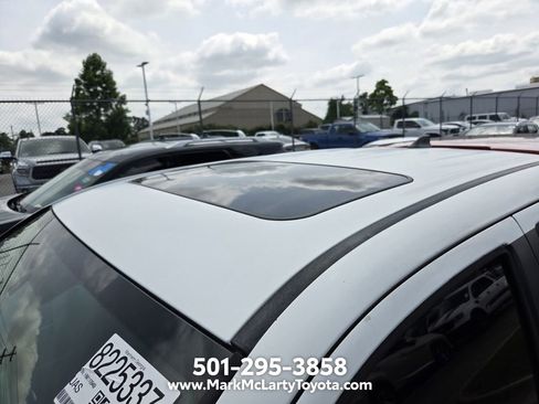 Used 2017 Toyota Tacoma TRD Off-Road AWD/4WD image 5
