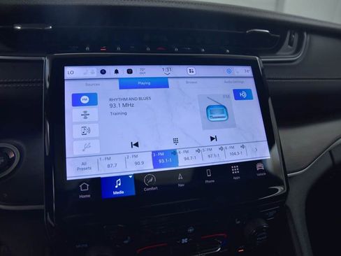 Used 2024 Jeep Grand Cherokee Limited image 21