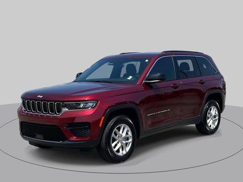 Used 2024 Jeep Grand Cherokee Laredo X w/ Luxury Tech Group I RWD image 10