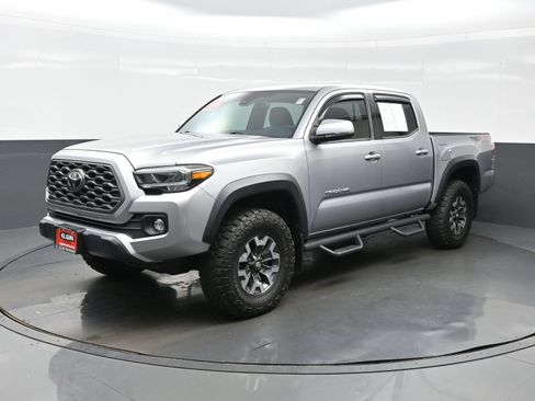 Used 2020 Toyota Tacoma TRD Off-Road w/ Technology Package AWD/4WD image 2