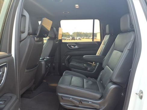 Used 2022 Chevrolet Suburban LT w/ Luxury Package image 22