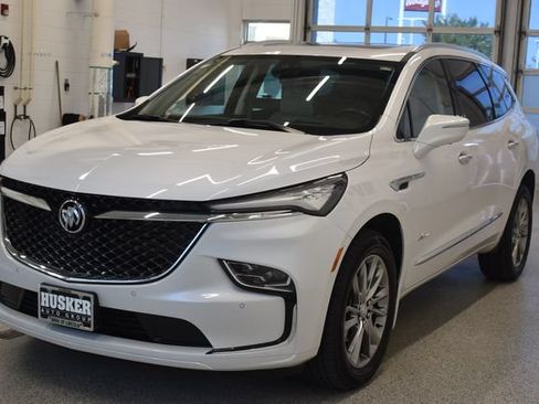 Used 2024 Buick Enclave Avenir w/ Avenir Technology Package AWD/4WD image 9