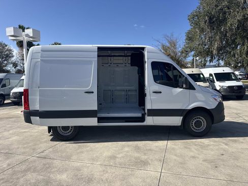 Used 2024 Mercedes-Benz Sprinter 2500 image 3