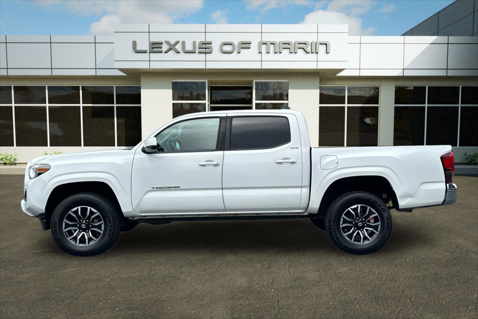 Used 2020 Toyota Tacoma SR5 RWD image 2