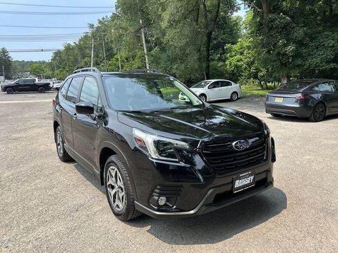 Certified 2023 Subaru Forester Premium AWD/4WD image 2