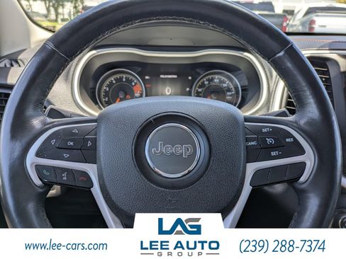 Used 2016 Jeep Cherokee Limited w/ Luxury Group FWD image 23