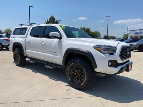 Used 2020 Toyota Tacoma TRD Off-Road w/ TRD Premium Off Road Package AWD/4WD image 7