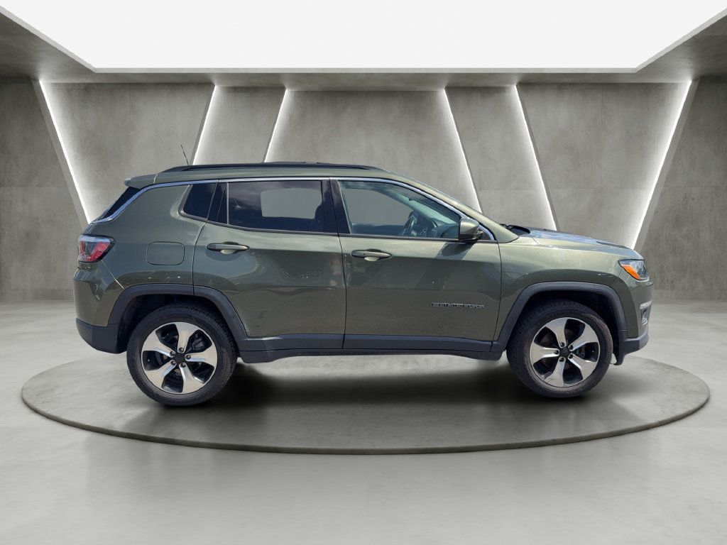 Used 2018 Jeep Compass Latitude w/ Popular Equipment Group AWD/4WD image 8