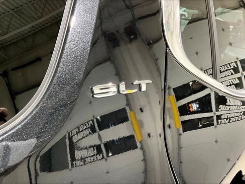 Used 2023 GMC Acadia SLT image 8