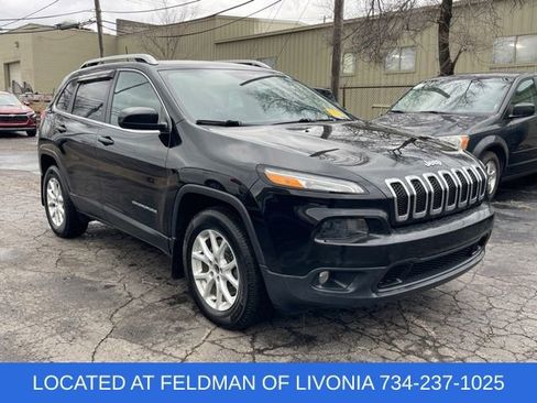 Used 2018 Jeep Cherokee Latitude Plus w/ Cold Weather Group image 4