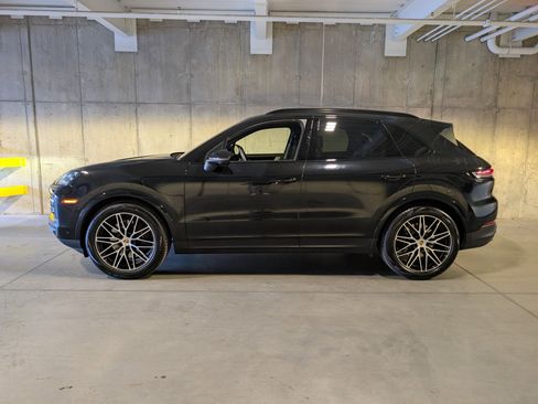 Used 2025 Porsche Cayenne image 2