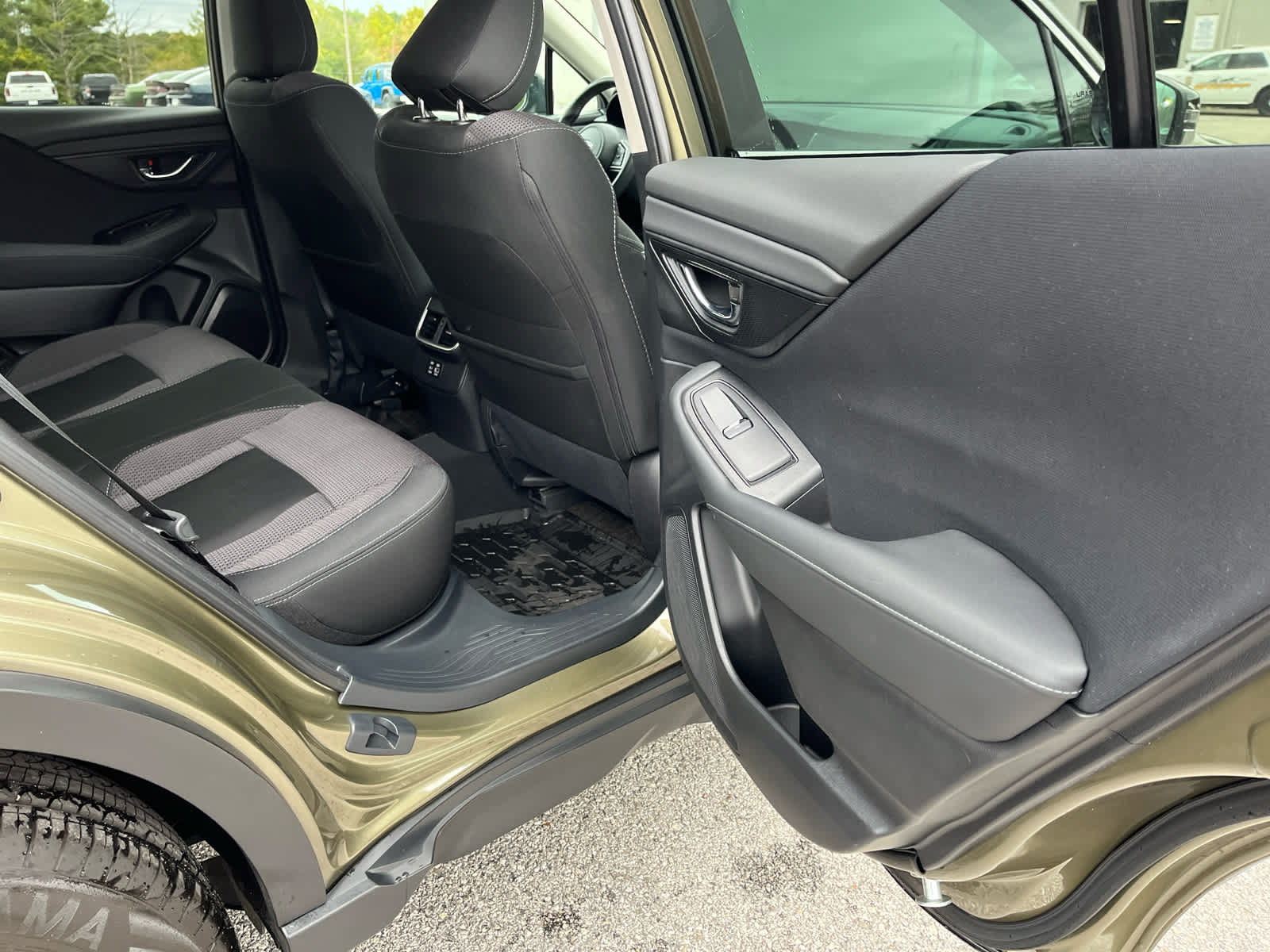 Used 2025 Subaru Outback Premium AWD/4WD image 29