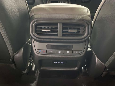 Used 2024 Honda Pilot EX-L image 11