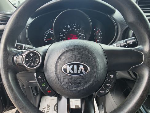 Used 2018 Kia Soul FWD image 14