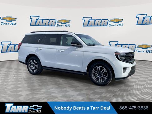 Used 2025 Ford Expedition Active AWD/4WD image 2