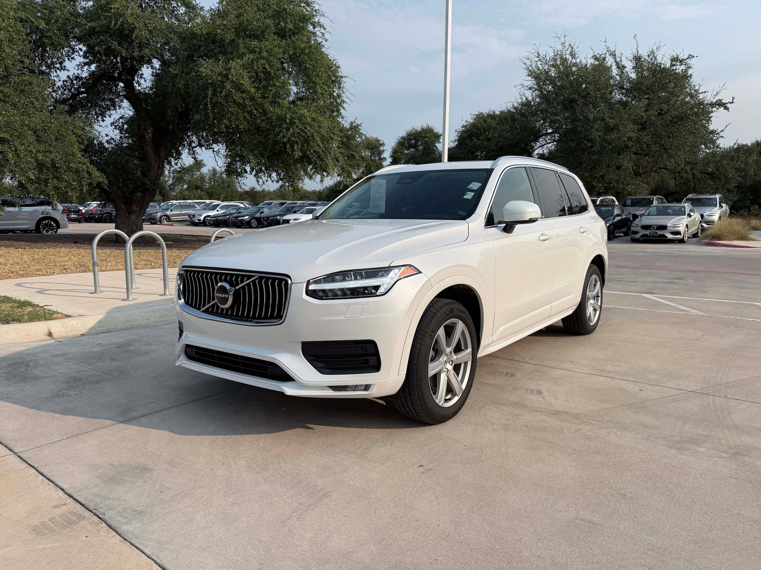 Used 2023 Volvo XC90 B5 Core AWD/4WD image 2