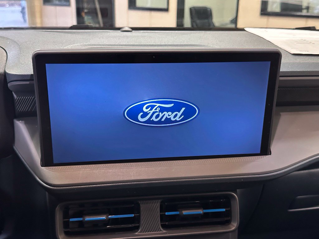 Used 2025 Ford Maverick Lobo AWD/4WD image 27