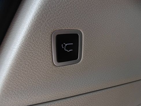 Used 2024 Chrysler Pacifica Touring-L FWD image 40