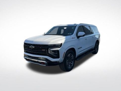 Certified 2025 Chevrolet Suburban Z71 w/ Z71 Off-Road Package image 3