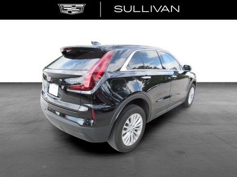 Certified 2024 Cadillac XT4 Luxury w/ Cold Weather Package FWD image 8