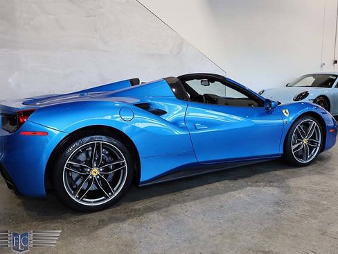 Used 2018 Ferrari 488 Spider image 5