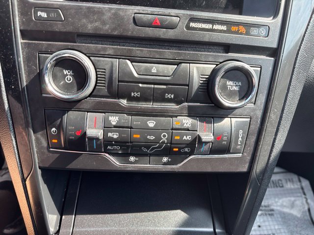 Used 2018 Ford Explorer XLT w/ Equipment Group 202A FWD image 21