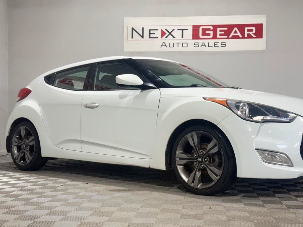 Used 2015 Hyundai Veloster w/ Option Group 03 FWD image 3