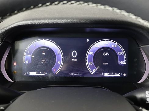 Used 2025 Jeep Grand Cherokee Laredo RWD image 11