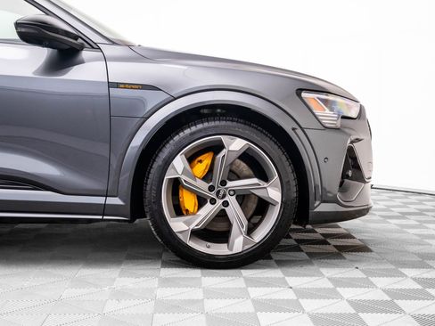 Used 2022 Audi e-tron S Prestige w/ Prestige Package image 35