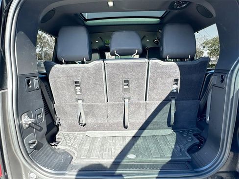 Used 2023 Land Rover Defender 130 SE image 29