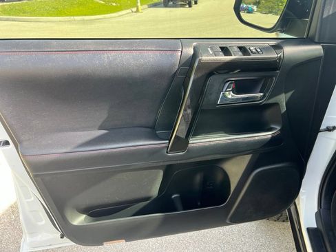Used 2019 Toyota 4Runner TRD Off-Road AWD/4WD image 26