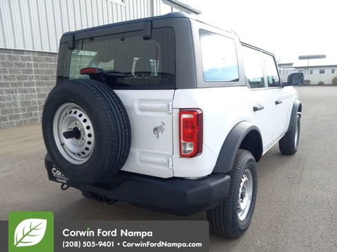 New 2025 Ford Bronco 4-Door image 3