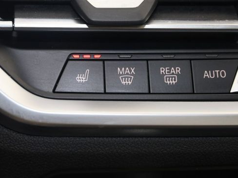 Used 2022 BMW 330i xDrive Sedan w/ M Sport Package image 8