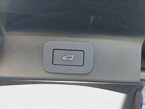 New 2025 Jaguar F-PACE R-Dynamic S image 13