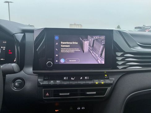 Used 2025 Toyota Camry LE image 18