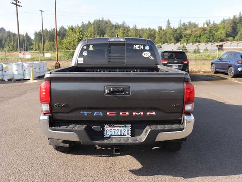 Used 2021 Toyota Tacoma SR5 AWD/4WD image 6
