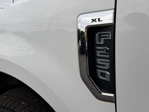 Used 2017 Ford F250 XL w/ Power Equipment Group AWD/4WD image 22