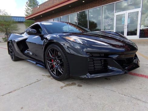 Used 2024 Chevrolet Corvette Z06 image 3